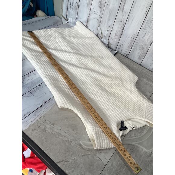 Will Smith Sleeveless Swiss dot seersucker textured fit & flare pullover - Picture 3 of 5